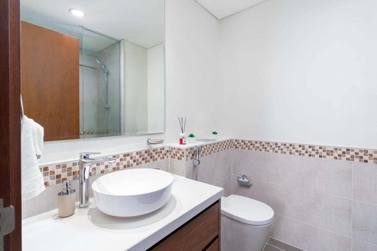 Delightful 2Br Apartment At Reva Residences Dubai Exteriör bild